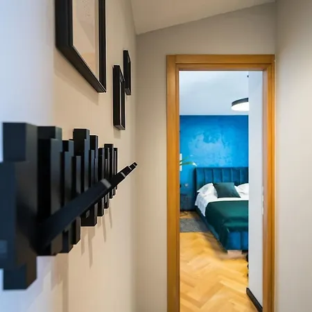 M Апартаменты *