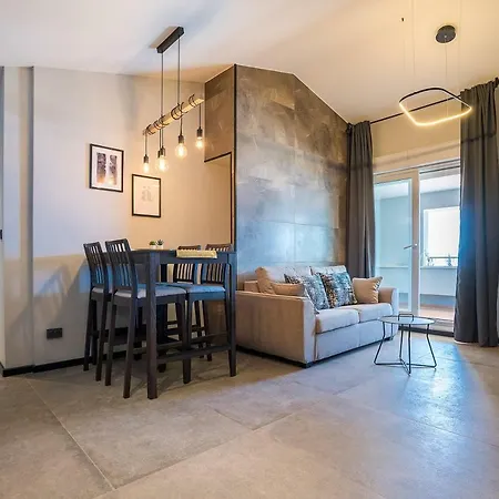 M Апартаменты *